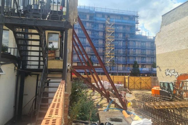 256 London Road, Croydon CR0 2TH
 4