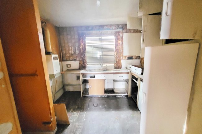 120 Oaks Lane, Ilford, Essex IG2 7PY
 2