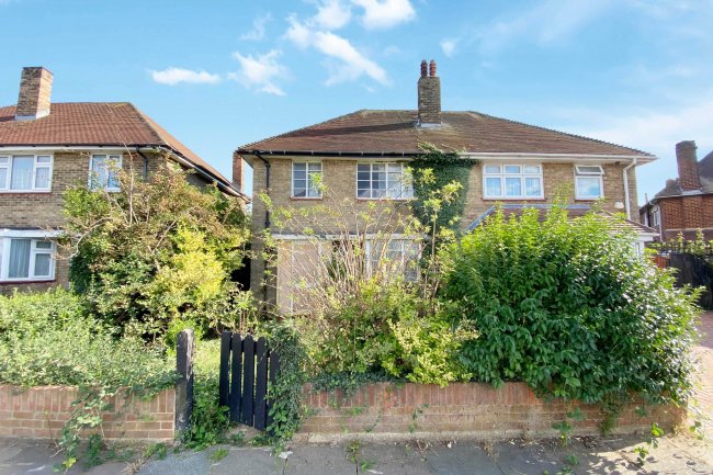 120 Oaks Lane, Ilford, Essex IG2 7PY
 2