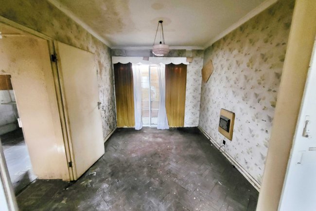 120 Oaks Lane, Ilford, Essex IG2 7PY
 2