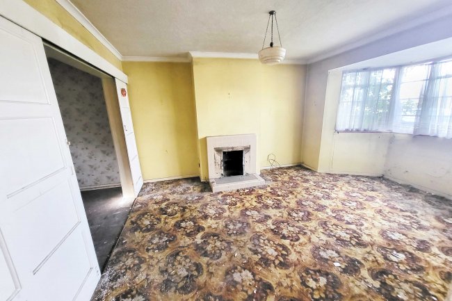 120 Oaks Lane, Ilford, Essex IG2 7PY
 2