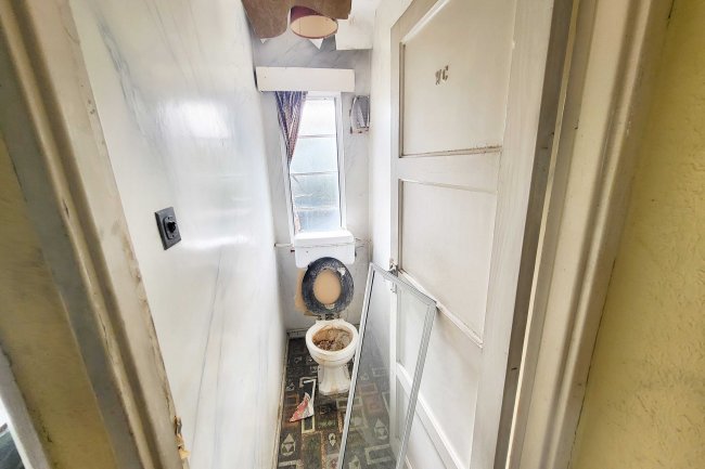 120 Oaks Lane, Ilford, Essex IG2 7PY
 2