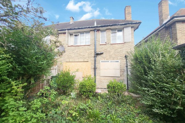 120 Oaks Lane, Ilford, Essex IG2 7PY
 2