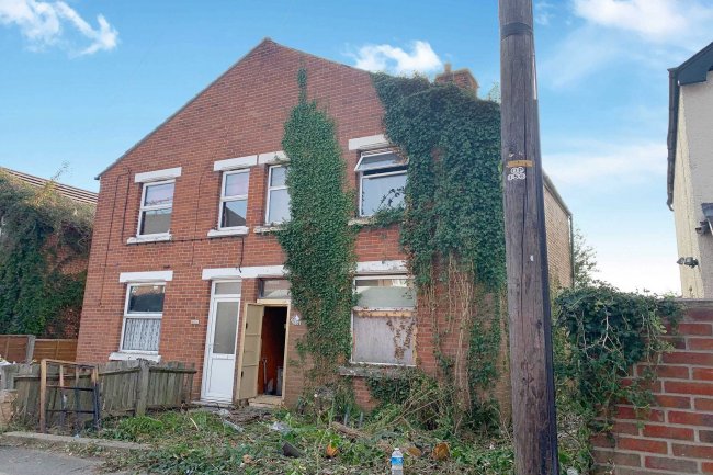 207 Harwich Road, Colchester, Essex, CO4 3DF
 4