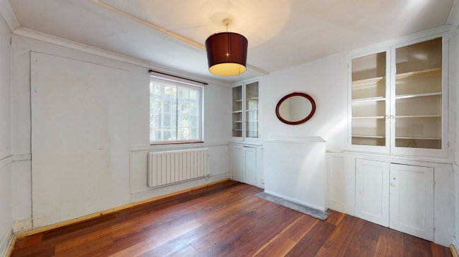 70 Spring Rise, Egham, Surrey, TW20 9PS
 8