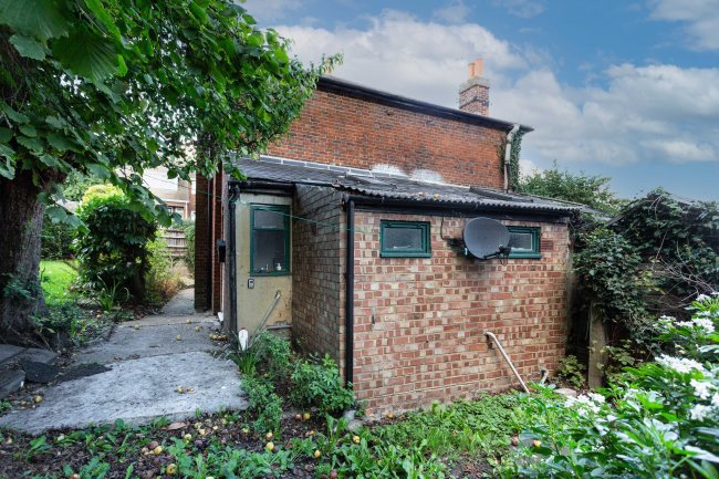 70 Spring Rise, Egham, Surrey, TW20 9PS
 8