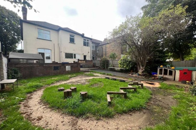 27 Heath Park Road, Romford, RM2 5UB
 7