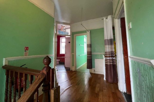 27 Heath Park Road, Romford, RM2 5UB
 7