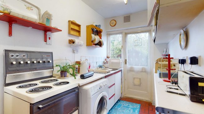 9 Glen Road, Chessington, Surrey, KT9 1HD 
 2