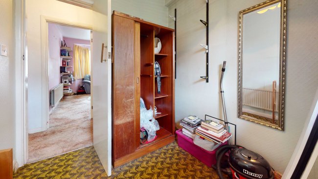 9 Glen Road, Chessington, Surrey, KT9 1HD 
 2