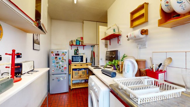 9 Glen Road, Chessington, Surrey, KT9 1HD 
 2