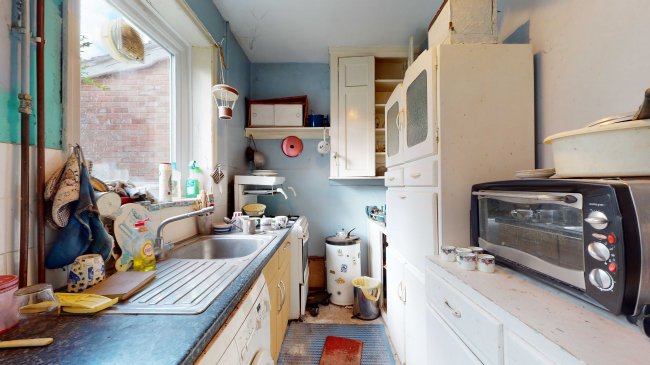 20 Vegal Crescent, Englefield Green, Egham, Surrey TW20 0QA
 10