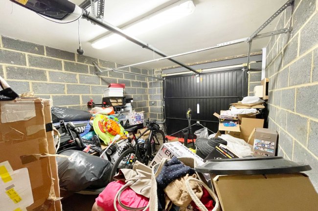 3 Elfrida Close, Woodford Green, IG8 9FD 8