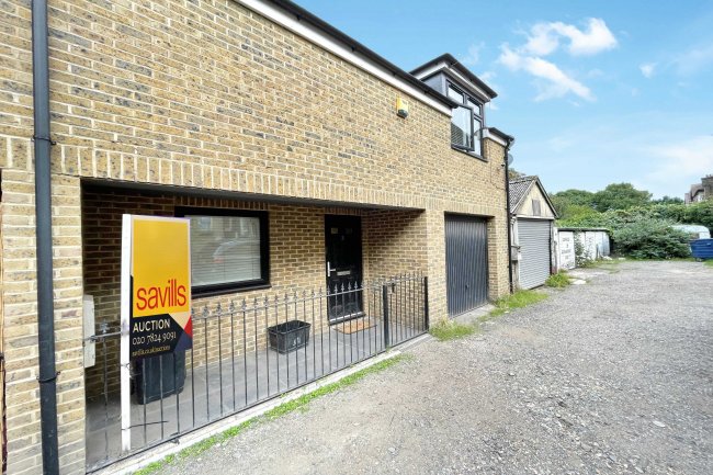 3 Elfrida Close, Woodford Green, IG8 9FD 8