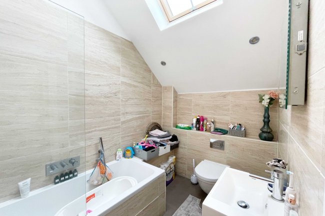 3 Elfrida Close, Woodford Green, IG8 9FD 8