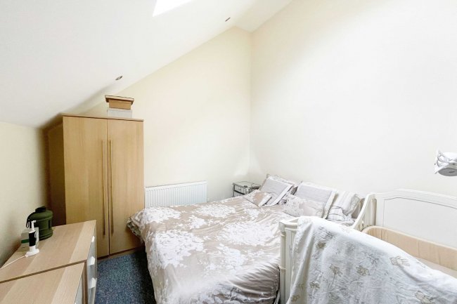 3 Elfrida Close, Woodford Green, IG8 9FD 8