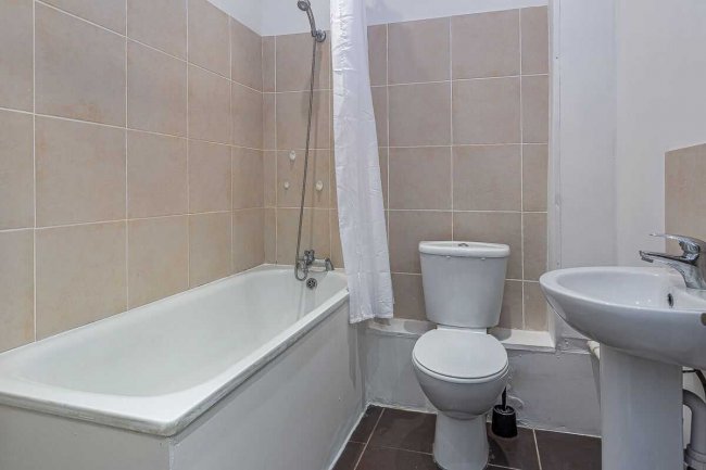 4 Stracey Road, Forest Gate, London, E7 0HG
 10