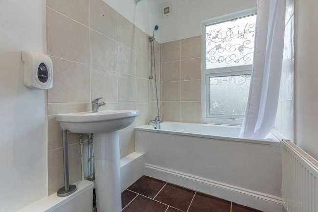 4 Stracey Road, Forest Gate, London, E7 0HG
 10