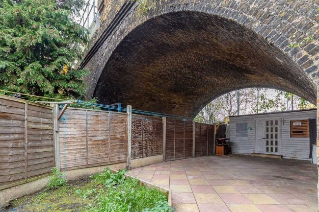 4 Stracey Road, Forest Gate, London, E7 0HG
 10