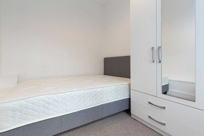 4 Stracey Road, Forest Gate, London, E7 0HG
 10