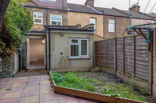 4 Stracey Road, Forest Gate, London, E7 0HG
 10