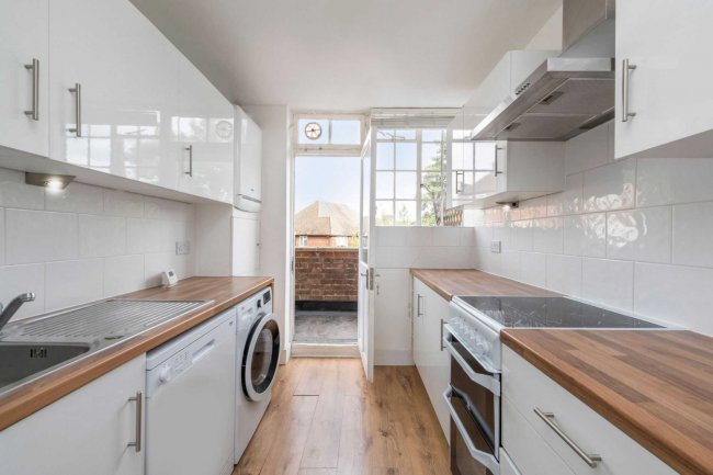 6 Thornfield Court, Holders Hill Road, Mill Hill, London, NW7 1LN 4