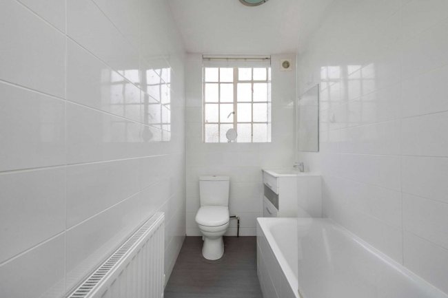 6 Thornfield Court, Holders Hill Road, Mill Hill, London, NW7 1LN 4