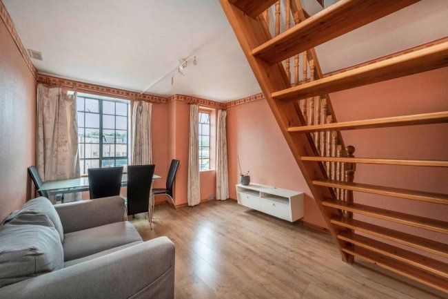 16 Thornfield Court, Holders Hill Road, Mill Hill, London, NW7 1LN
 5