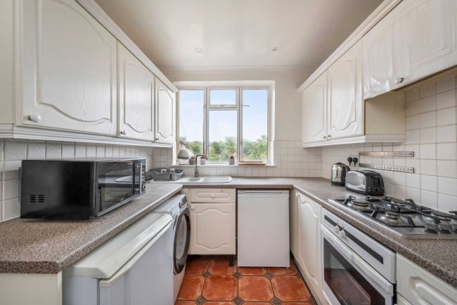 16 Thornfield Court, Holders Hill Road, Mill Hill, London, NW7 1LN
 5