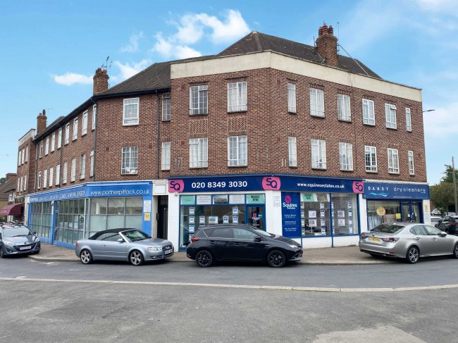 16 Thornfield Court, Holders Hill Road, Mill Hill, London, NW7 1LN
 5