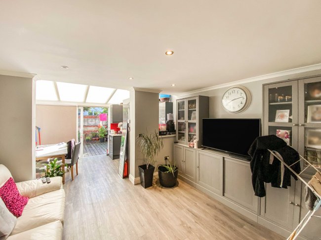 3 Greenfield Road, London N15 5EP 
 5