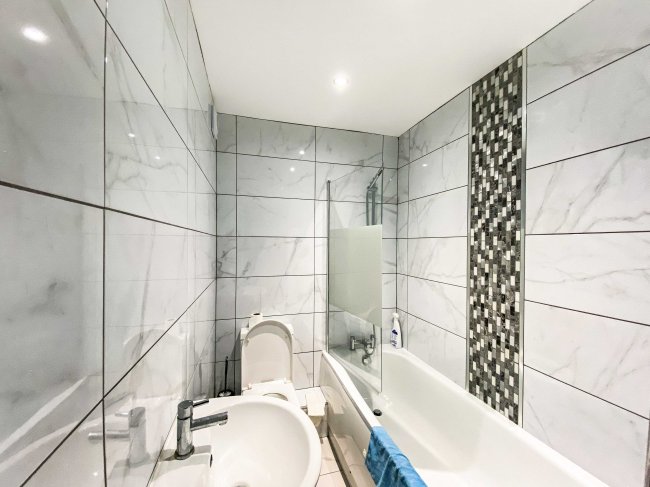 3 Greenfield Road, London N15 5EP 
 5