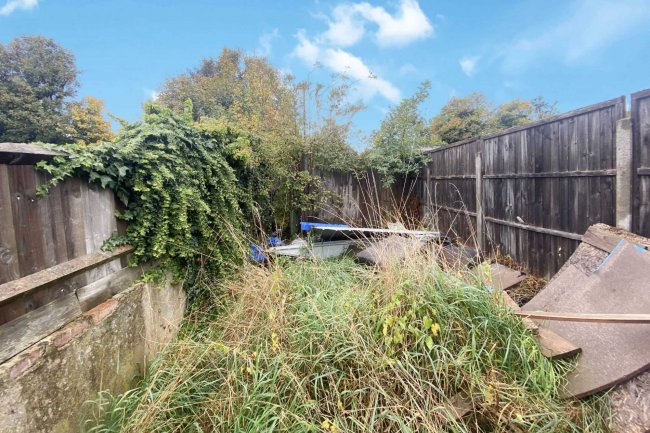 108 Charles Street, Greenhithe, Dartford, Kent DA9 9AJ
 4