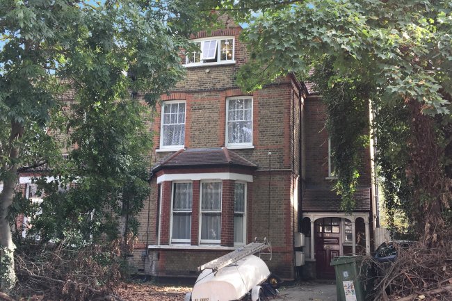 33C Canadian Avenue, Catford, London SE6 3AU
 5