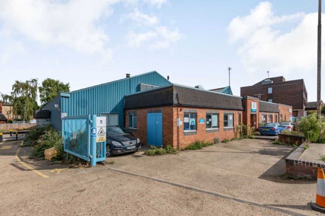 46 Exeter Road, Newmarket, West Suffolk CB8 8LR 1