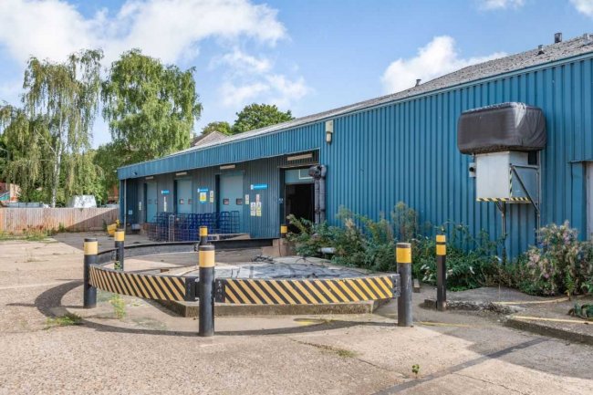 46 Exeter Road, Newmarket, West Suffolk CB8 8LR 1