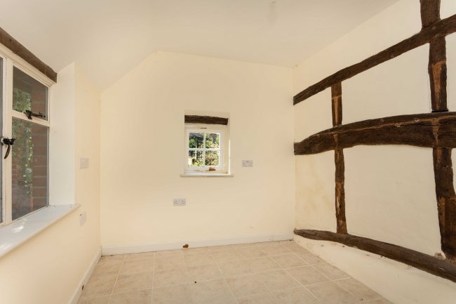 The Barton, Patrixbourne Road, Patrixbourne, near Canterbury, Kent CT4 5BP
 3