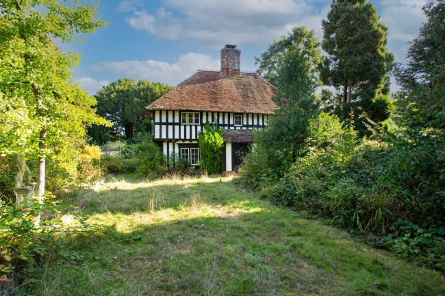 The Barton, Patrixbourne Road, Patrixbourne, near Canterbury, Kent CT4 5BP
 3