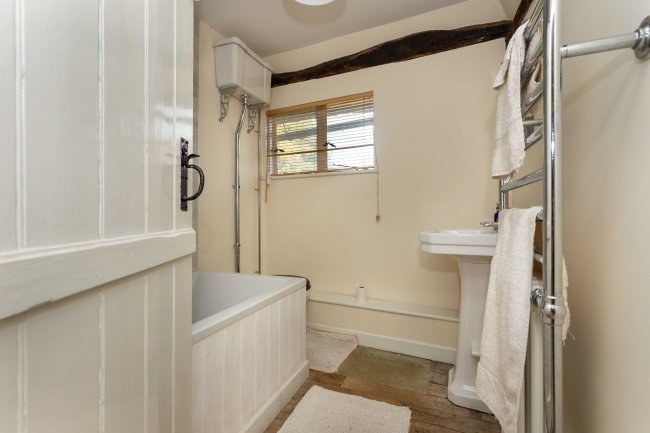 The Barton, Patrixbourne Road, Patrixbourne, near Canterbury, Kent CT4 5BP
 3