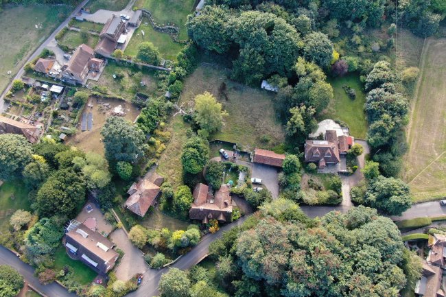 The Barton, Patrixbourne Road, Patrixbourne, near Canterbury, Kent CT4 5BP
 3