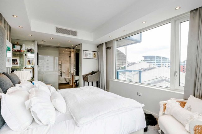 8 The Belvedere, Chelsea Harbour, London SW10 0XA 8