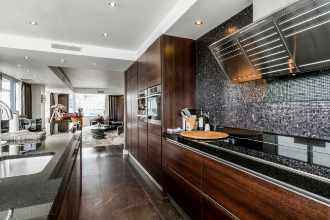 8 The Belvedere, Chelsea Harbour, London SW10 0XA 8