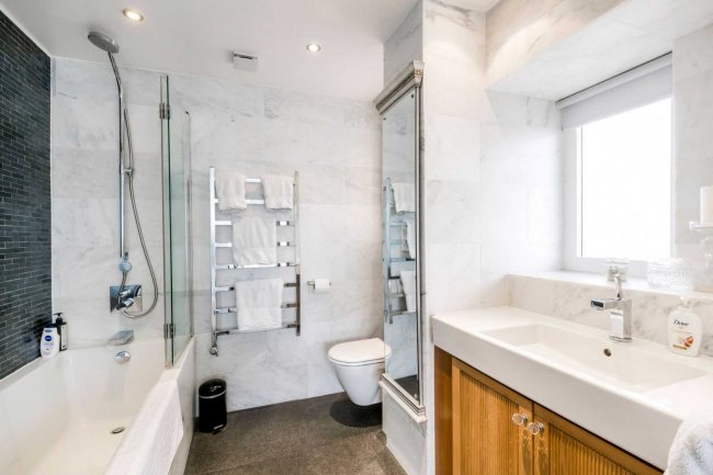 8 The Belvedere, Chelsea Harbour, London SW10 0XA 8