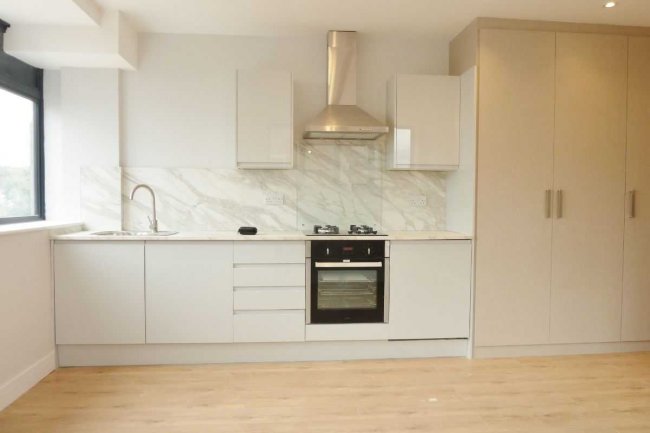 470 Church Lane, Kingsbury Green, London NW9 8UA 2