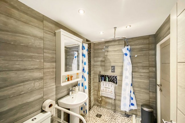 3 Greenfield Road, London N15 5EP 7