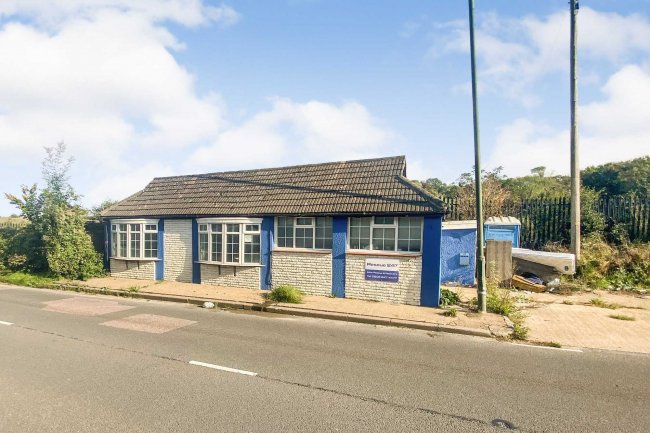 209 Brighton Road, Coulsdon, Greater London, CR5 3EA
 10