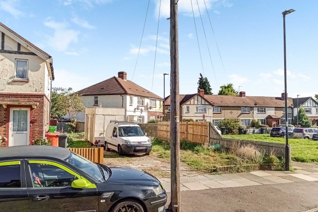 Land adjacent to 37 Northumberland Avenue, Enfield, EN1 4HF 3