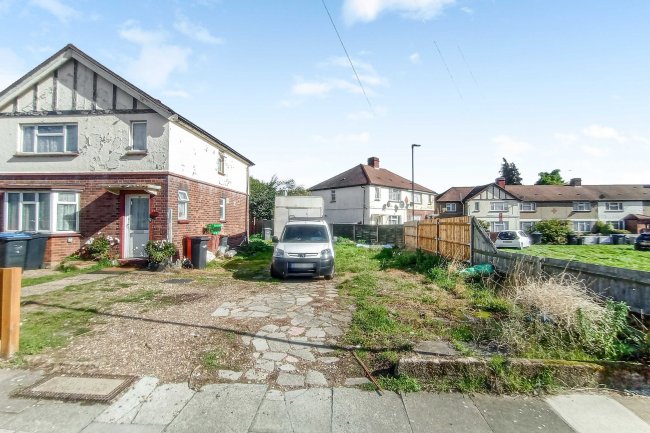 Land adjacent to 37 Northumberland Avenue, Enfield, EN1 4HF 3