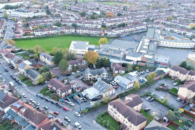 Bakers Yard, Grove Road, Chadwell Heath, Essex RM6 4UL 10