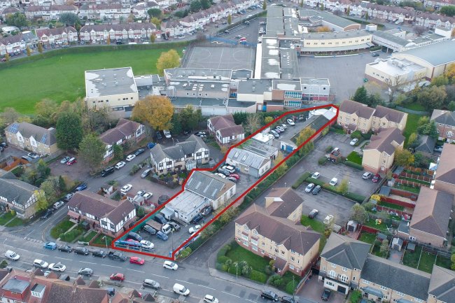 Bakers Yard, Grove Road, Chadwell Heath, Essex RM6 4UL 10